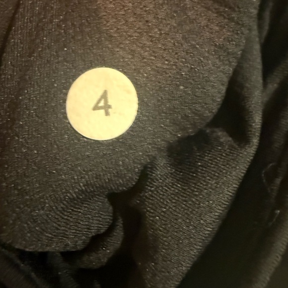 Lululemon Speed Up Tights With Side Zip Pockets in Black, Size 4 - Picture 8 of 9